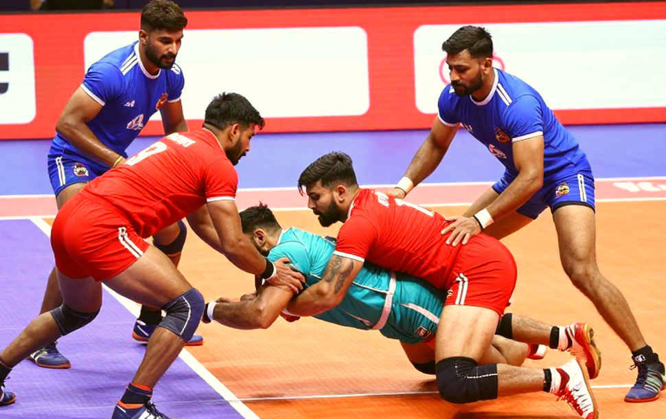 कबड्डी का असली स्कोरबोर्ड: नीलामी की मेज़, रेलवे की नौकरी और ईरानी कॉर्नर